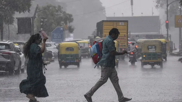 telangana-weather-imd-issues-red-alert-for-heavy-rainfall-over-next-48-hrs-hyderabad-to-witness-moderate-showers